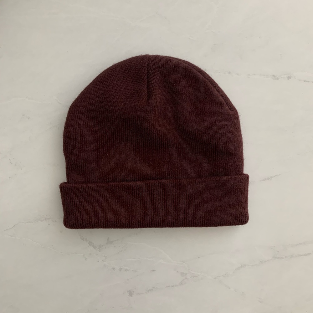 Aritzia beanie (burgundy)